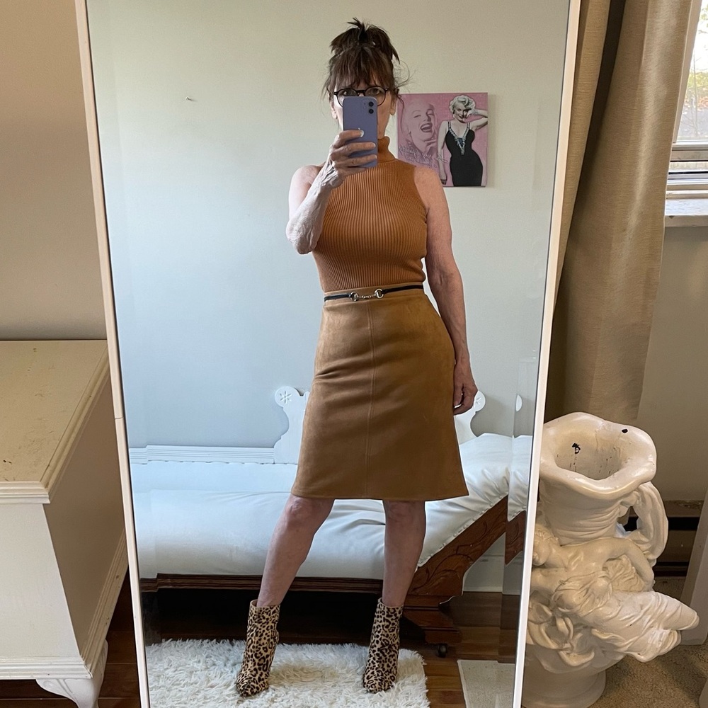 BROWN FAUX SUEDE SKIRT STRETCH WAIST FAUX BELT SILVER HORSE BIT HARDWARE LINED